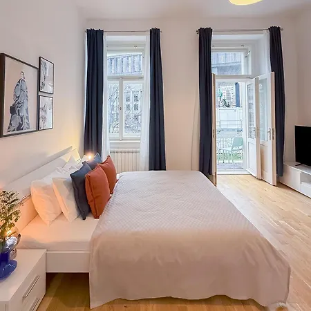 Turnkey I Wenceslas Square شقة *