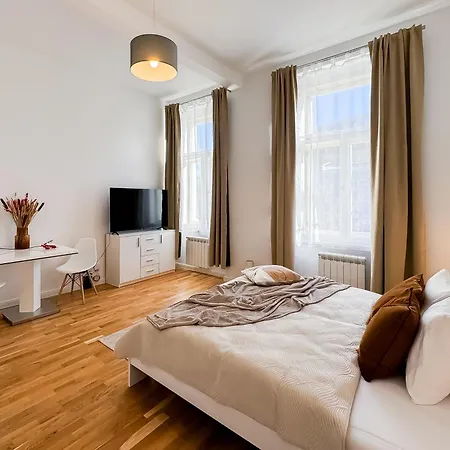 Turnkey I Wenceslas Square براغ