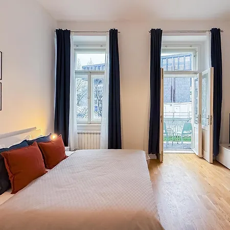 Turnkey I Wenceslas Square Lägenhet